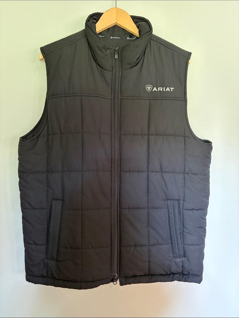 Ariat Men’s Black Quilted Insulated Vest with Stand Collar L
